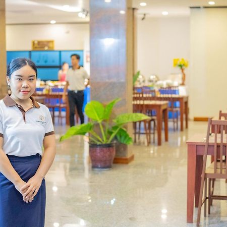 Sisombat Plaza Hotel Vang Vieng Bagian luar foto