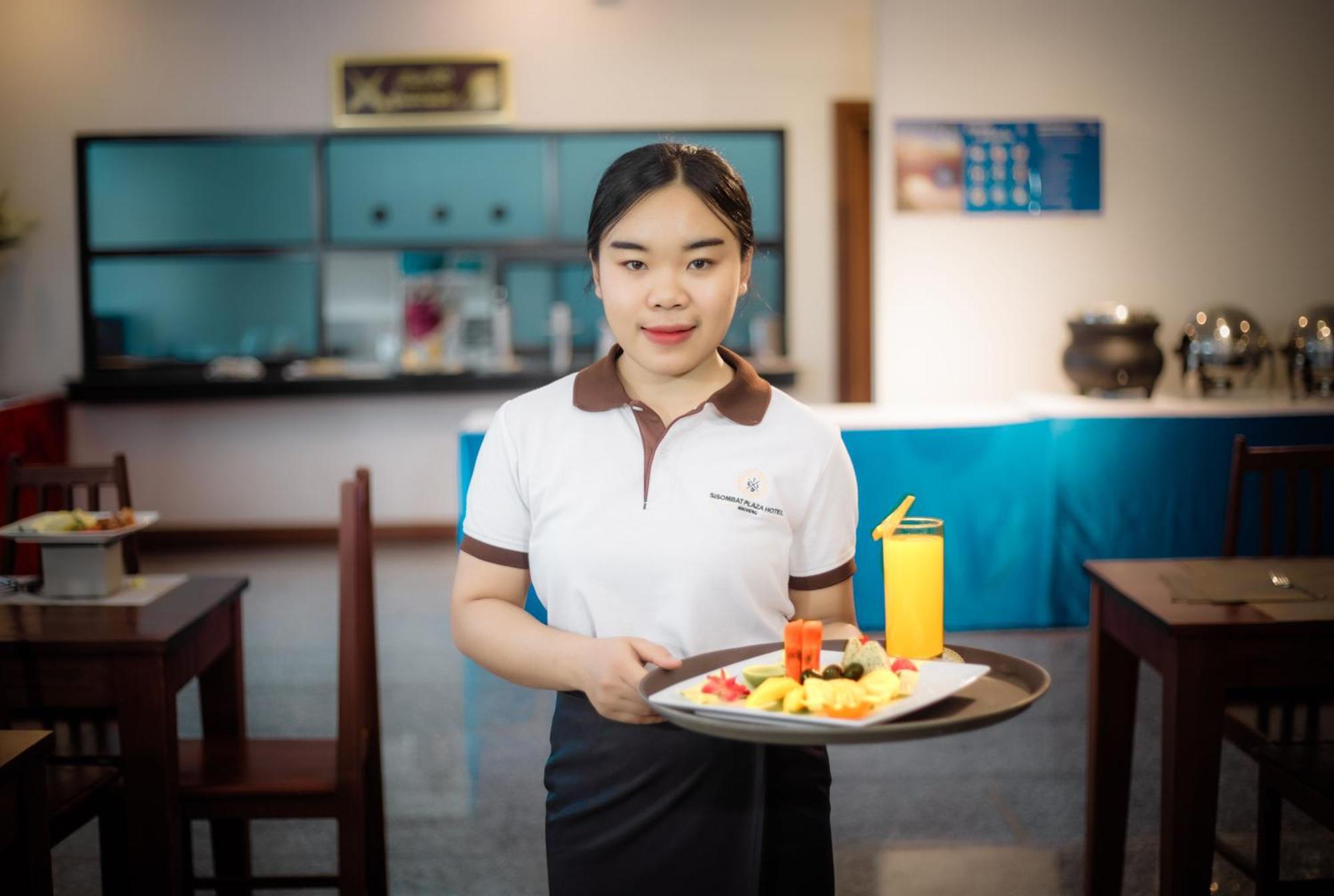 Sisombat Plaza Hotel Vang Vieng Bagian luar foto