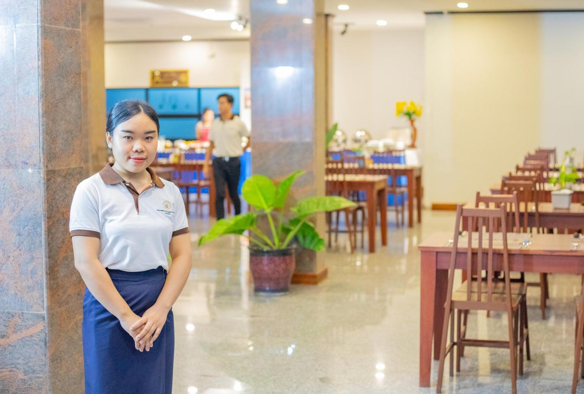 Sisombat Plaza Hotel Vang Vieng Bagian luar foto