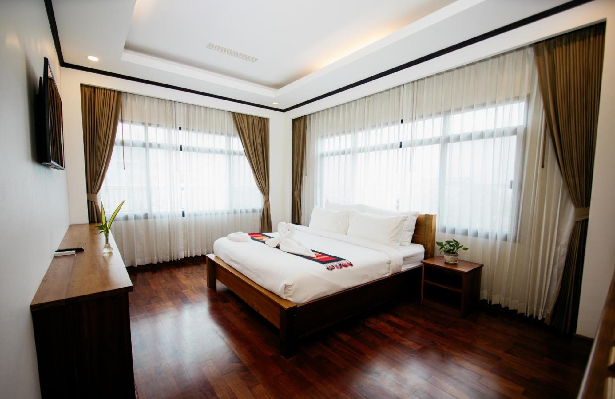 Sisombat Plaza Hotel Vang Vieng Bagian luar foto