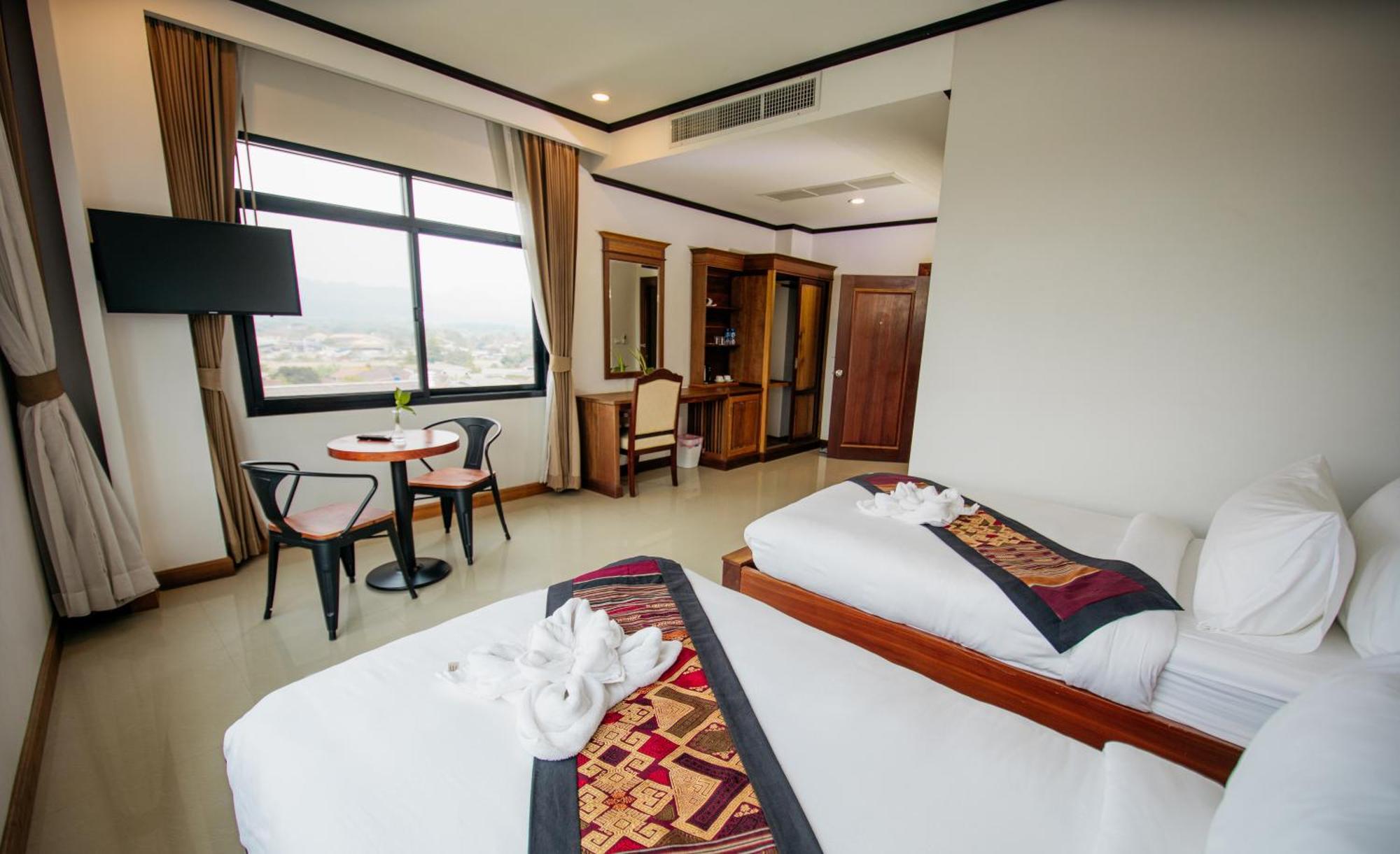 Sisombat Plaza Hotel Vang Vieng Bagian luar foto